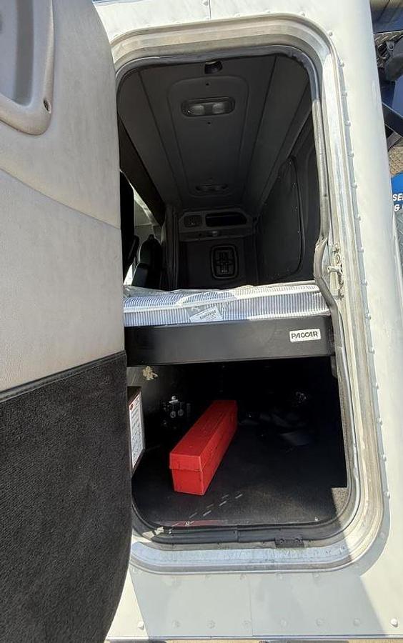 Used 2012 Peterbilt 388 Wrecker Tow Truck