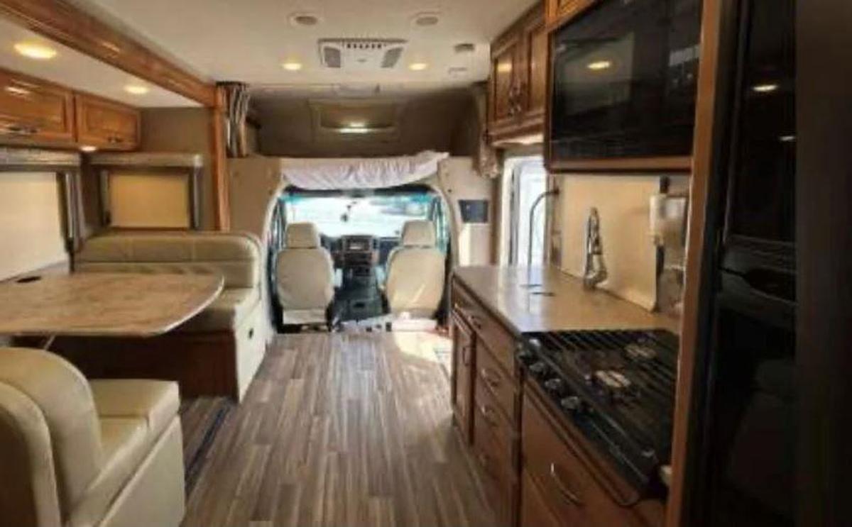 Used 2020 Thor Motor Coach Quantum KM24 w/ 2016 Nissan Versa Tow Vehicle