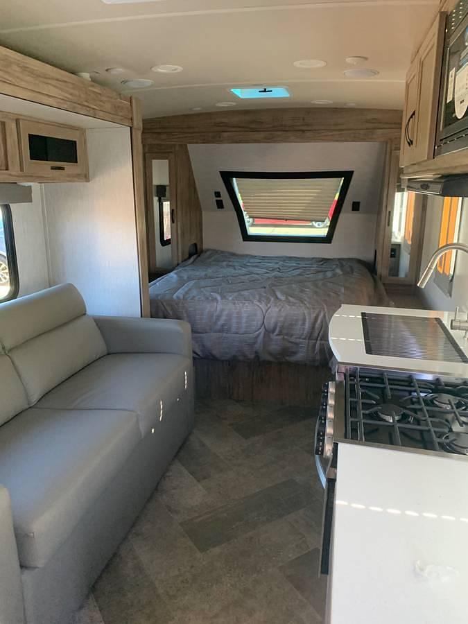 Used 2022 Palomino Solaire 24 ft 205SS