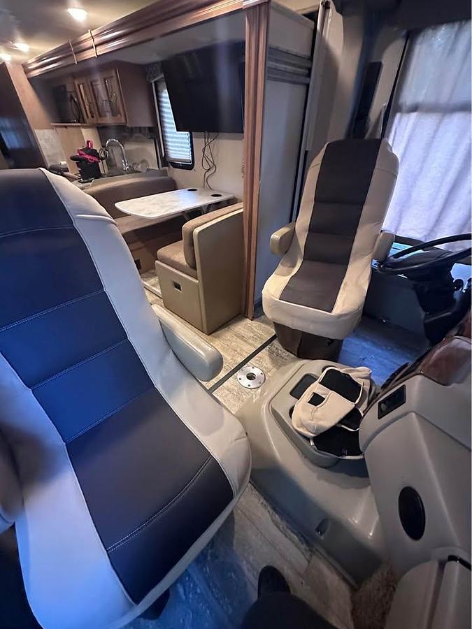 Used 2017 Thor Motor Coach Hurricane