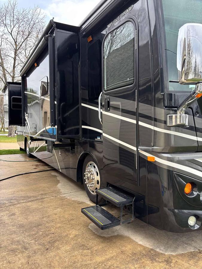 Used 2015 Fleetwood Expedition 38K