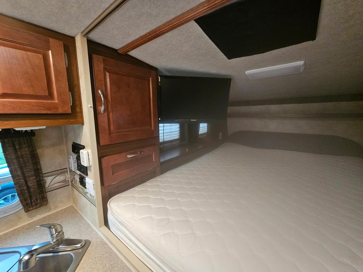 Used 2012 Arctic Fox 990 Camper