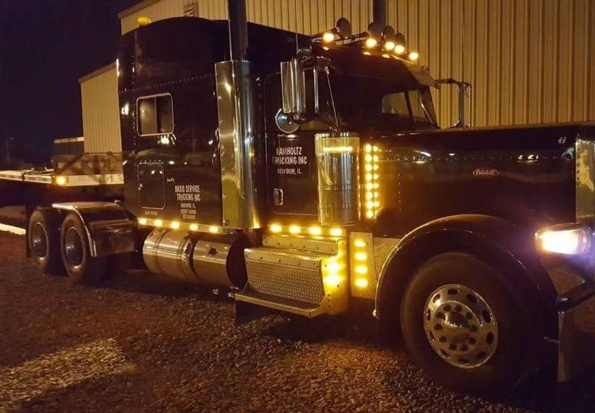 Used 2013 Peterbilt 389 Sleeper Semi Truck