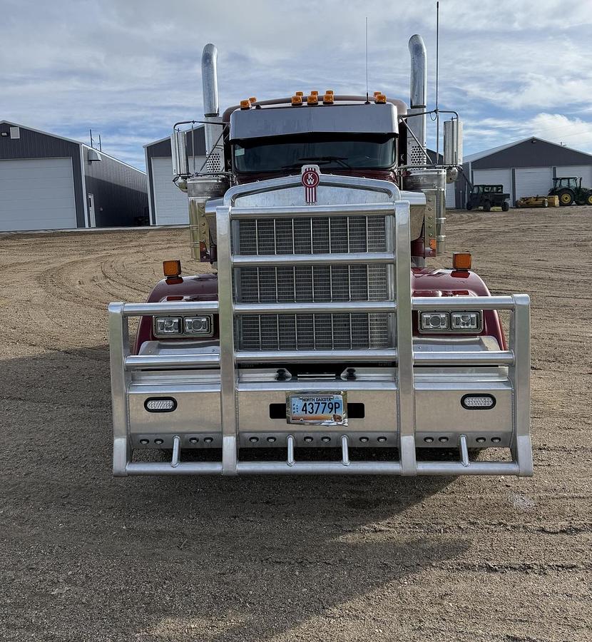 Used 2025 Kenworth W900 Sleeper Semi Truck