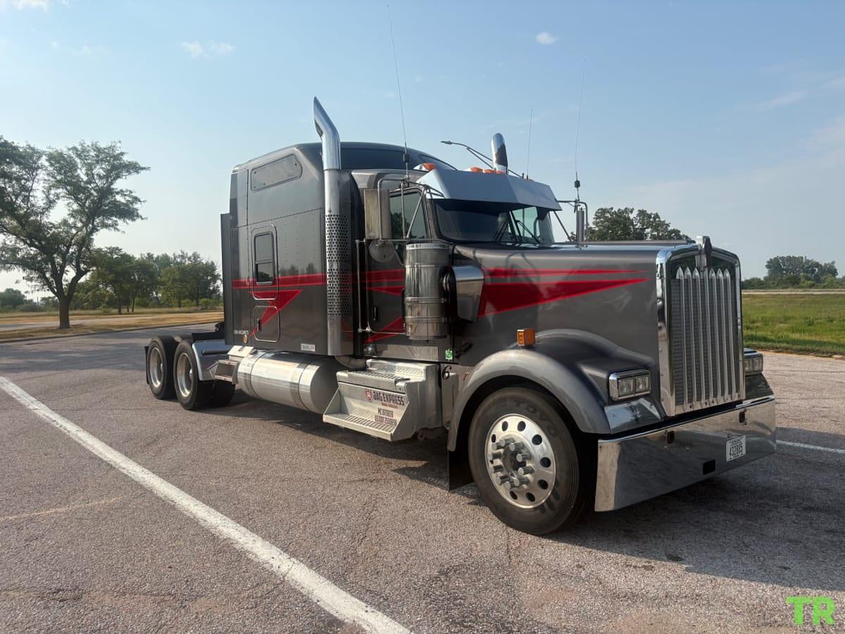 Used 2019 Kenworth W900L