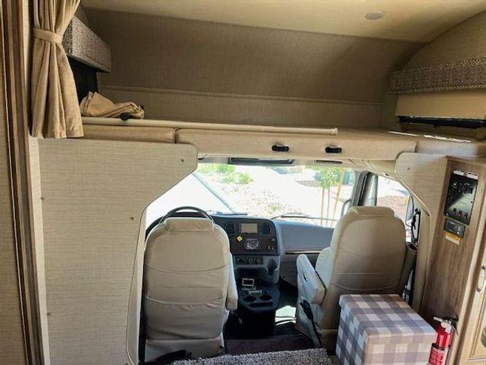 Used 2019 Jayco Seneca 37K