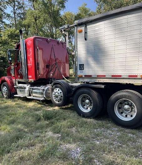 Used 2017 Freightliner CORONADO 122 SD