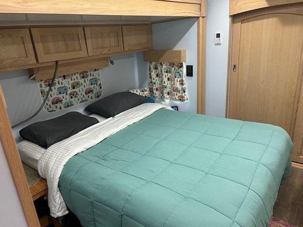 Used 2022 Space Craft V405 Fifth Wheel