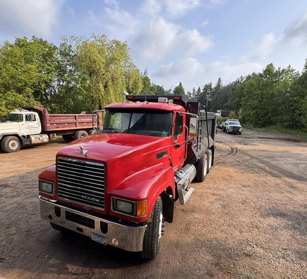 Used 2012 MACK PINNACLE CHU613
