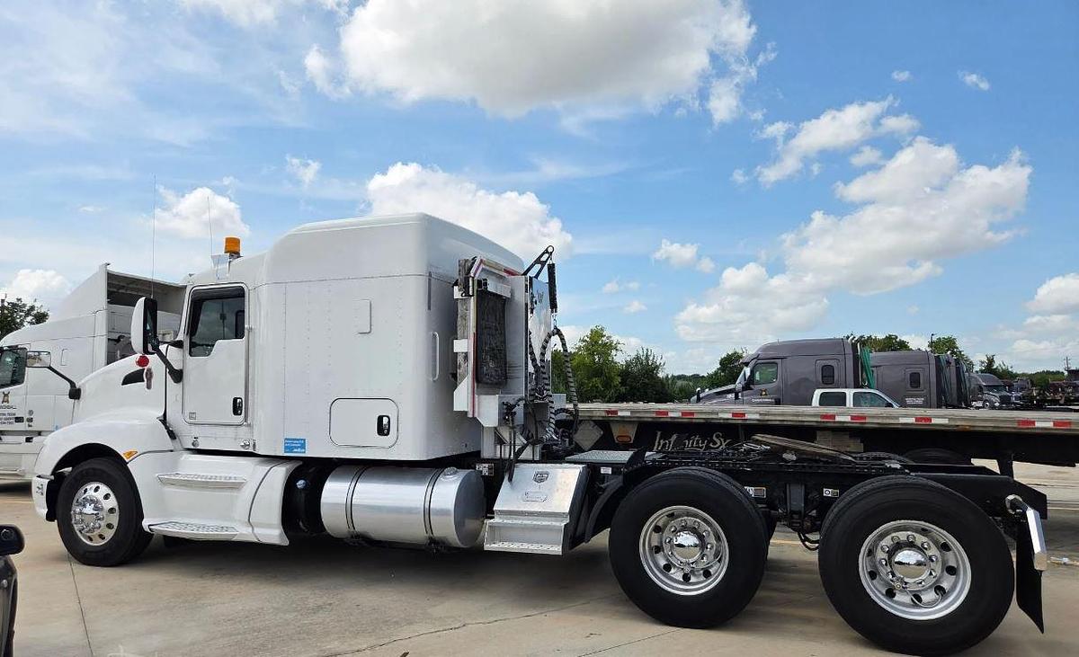 Used 2016 KENWORTH T660 Conventional Sleeper Semi