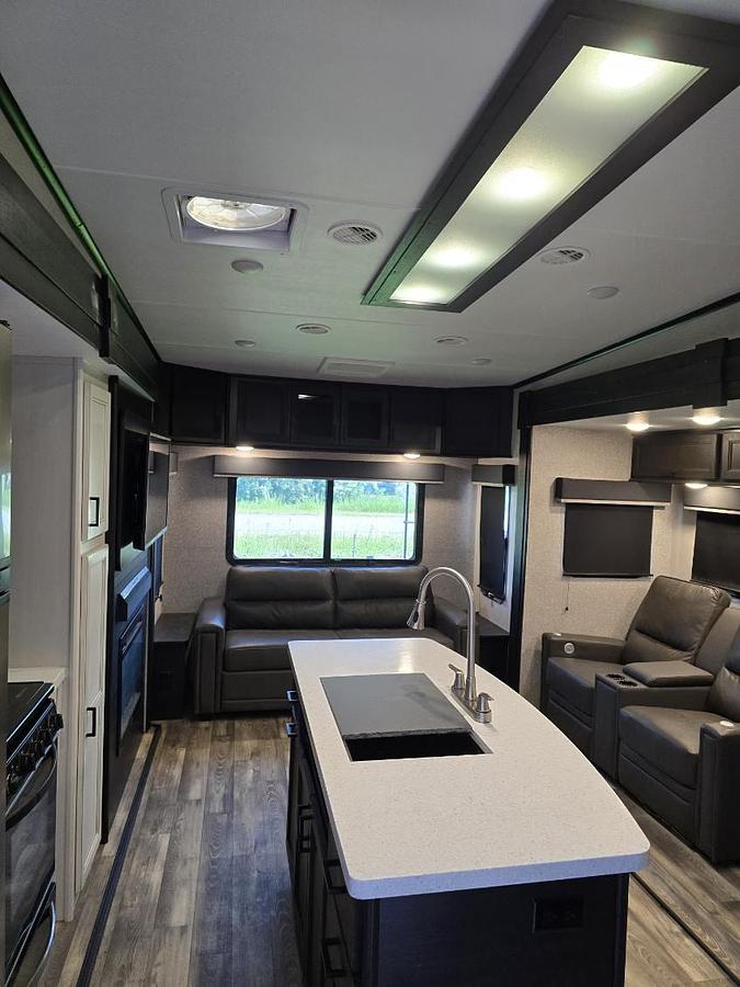 Used 2022 Highland Ridge Roamer 354MBH Fifth Wheel
