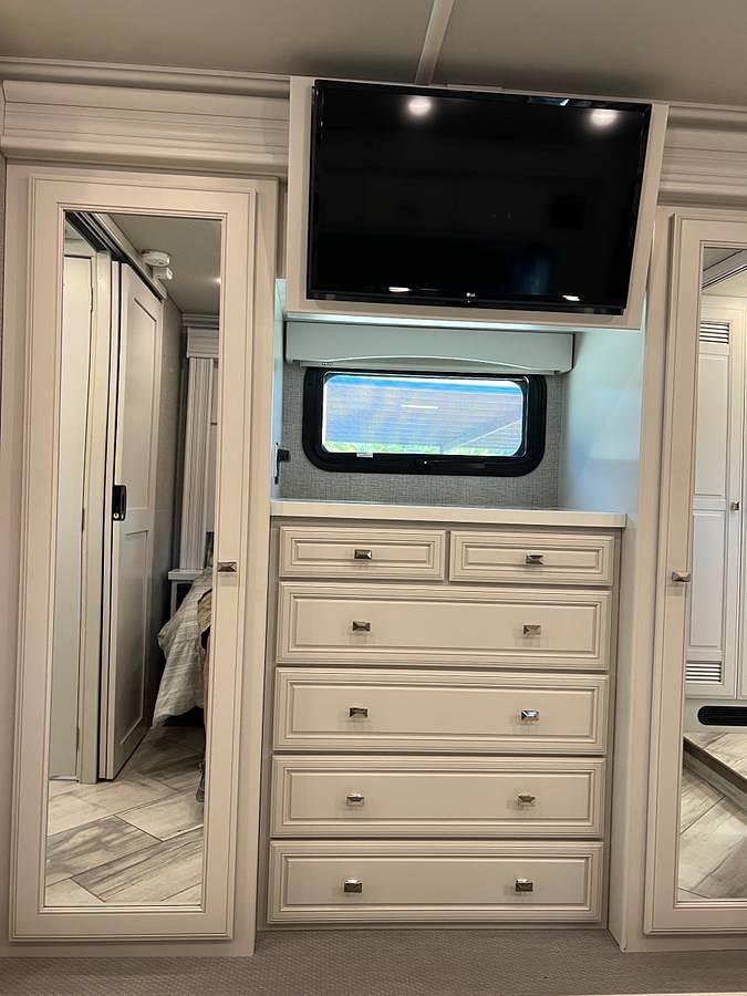 Used 2022 Fleetwood Discovery LXE 40M Class A Motorhome