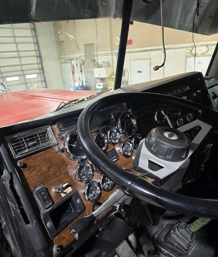 Used 1999 Peterbilt 379 Sleeper Semi Truck