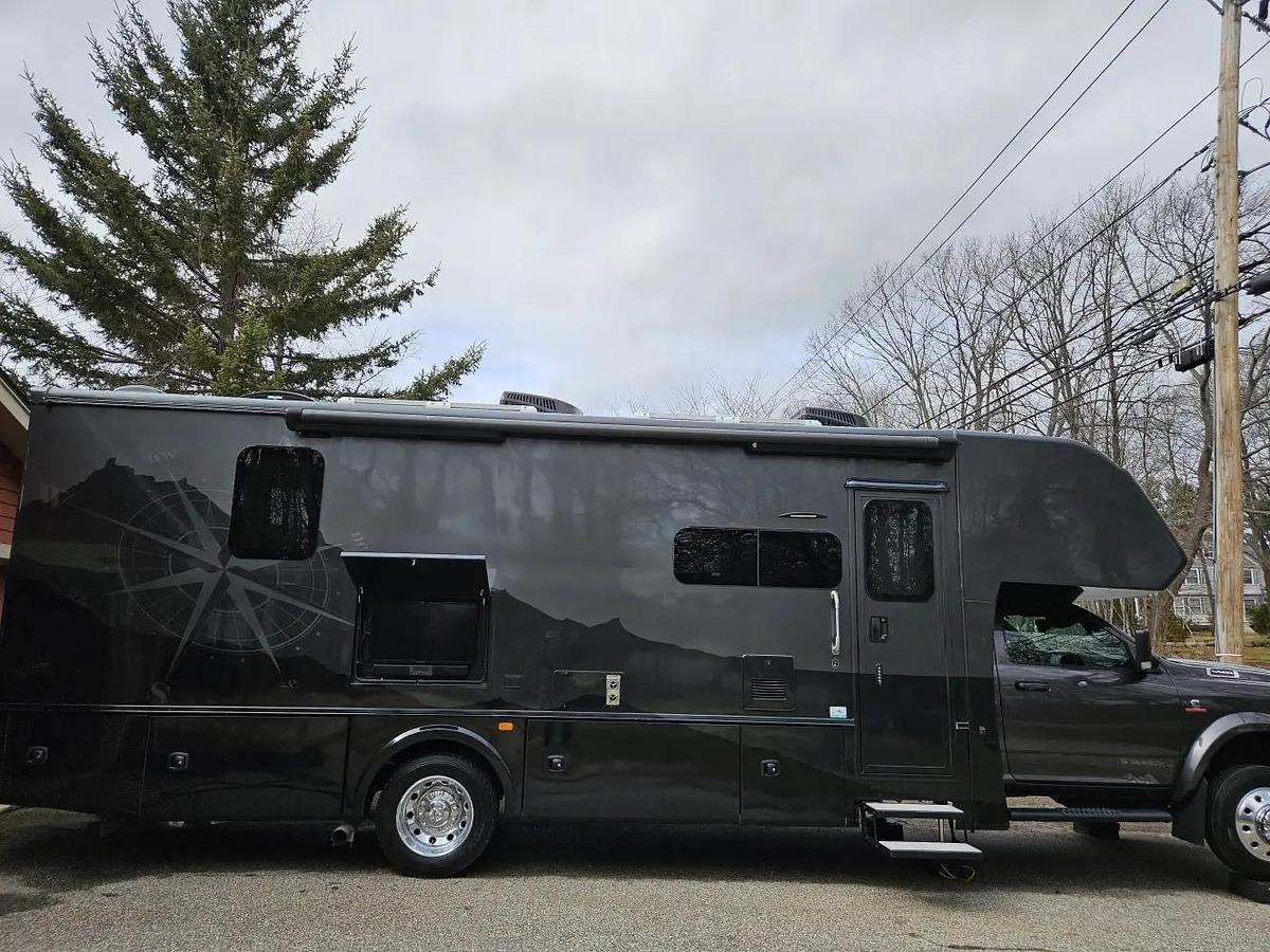 Used 2022 Dynamax Isata 5 30FW