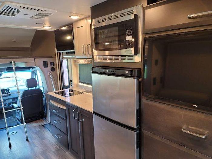 Used 2021 Tiffin Wayfarer 25RW