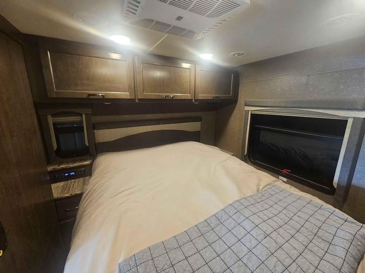Used 2018 Thor Motor Coach  A.C.E. 29.3