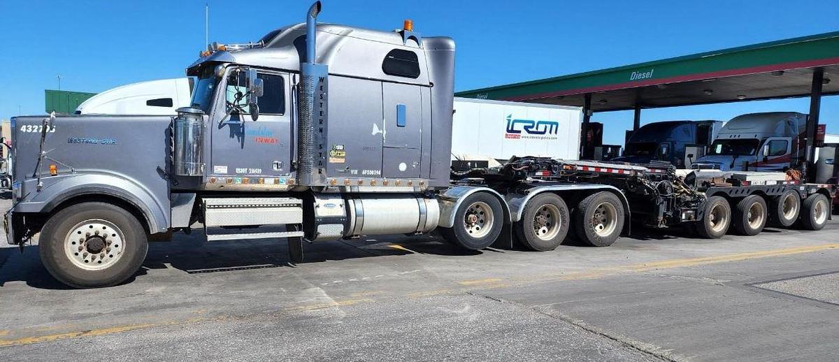 Used 2006 Western Star 4900 Conventional Sleeper Cab