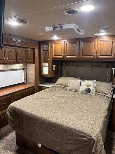 Used 2014 Thor Motor Coach Palazzo