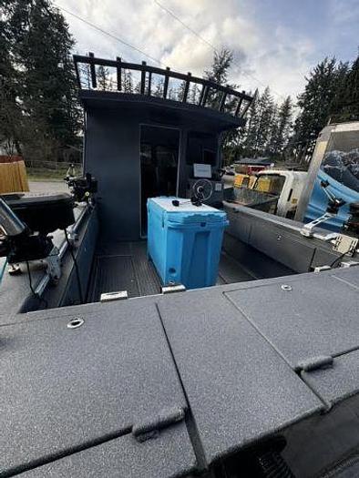 Used 2023 Offshore Boat 25'