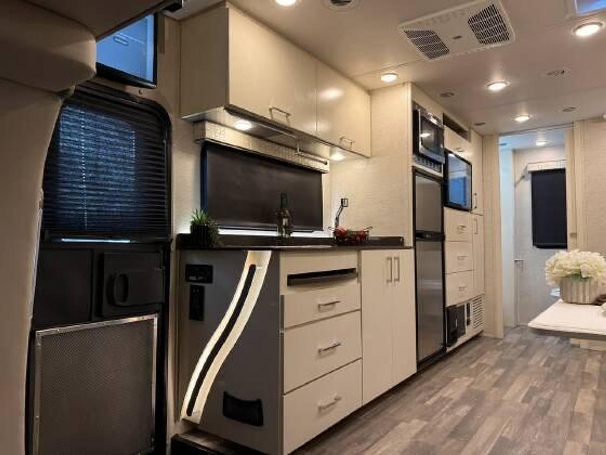 Used 2020 Tiffin Wayfarer M-25RW