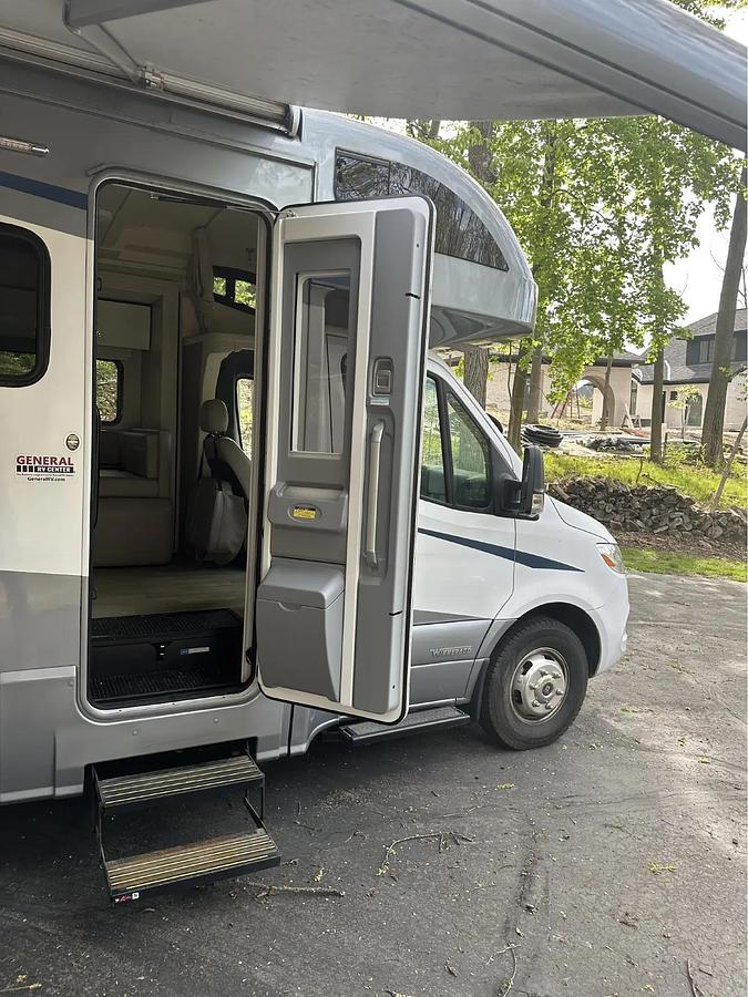Used 2020 Winnebago View 24J