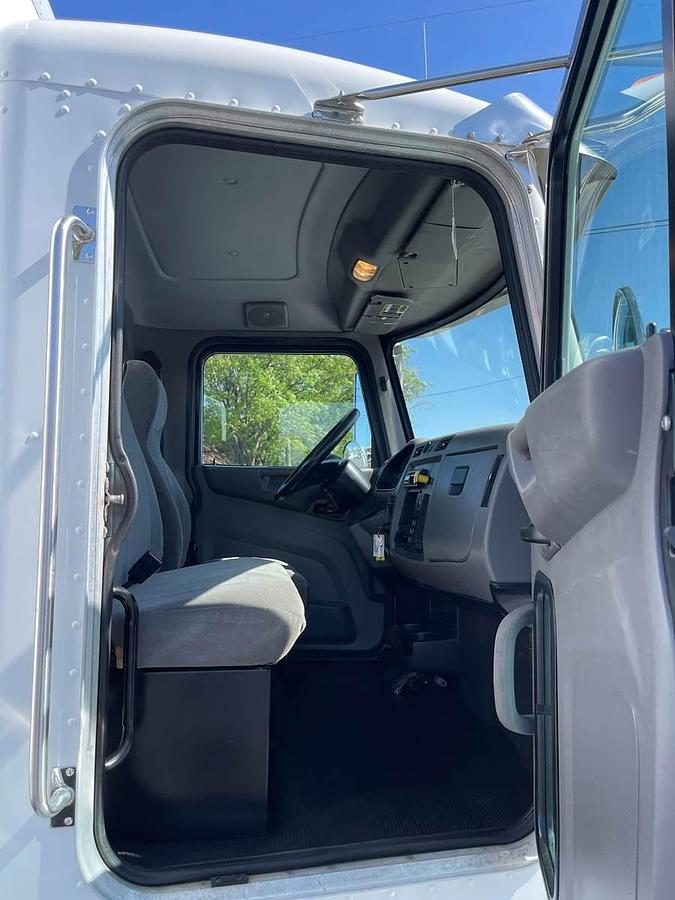 Used 2016 Peterbilt 330 Box Truck