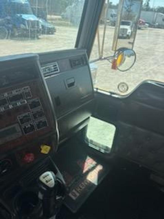 Used 2006 Kenworth T880