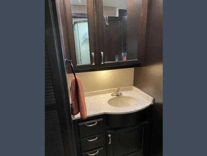 Used 2017 Dynamax DX3 37TS