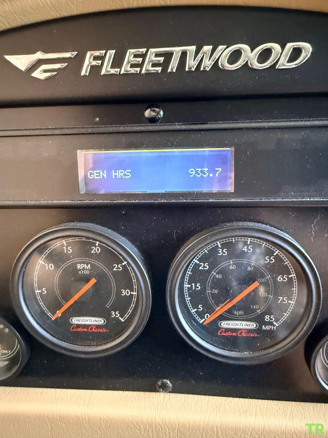 Used 2009 Fleetwood Expedition 38R Class A Diesel Pusher