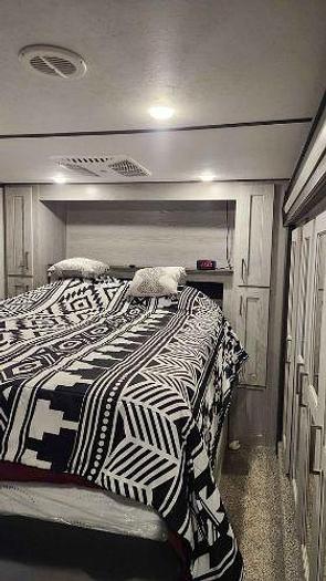 Used 2021 Keystone Montana 383TH