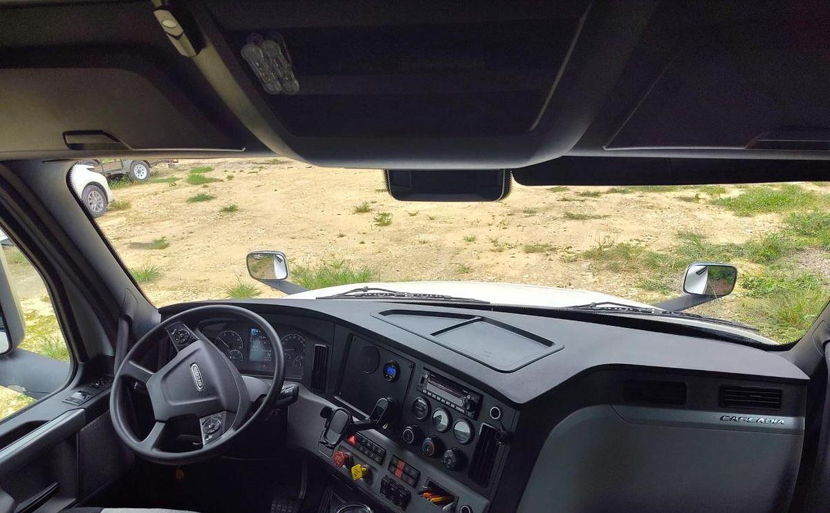 Used 2022 FREIGHTLINER CASCADIA 126