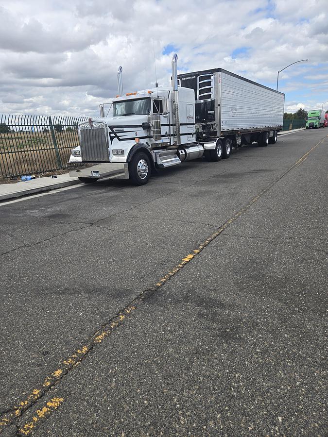 Used 2019 Kenworth W900L Sleeper Semi Truck