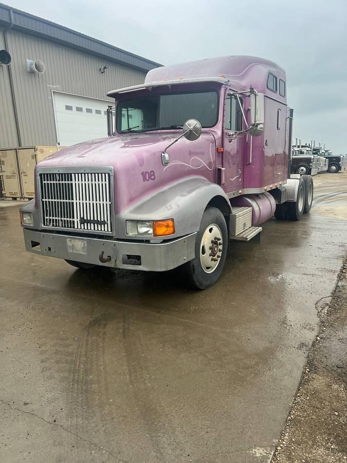 Used 1997 INTERNATIONAL 9400 Sleeper Semi Truck