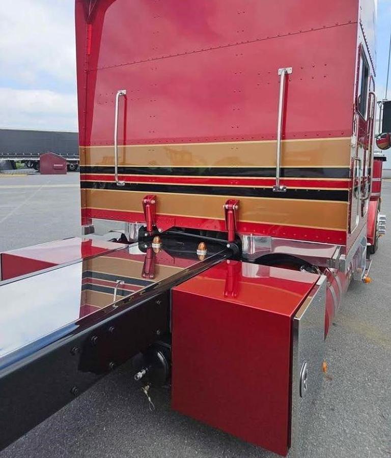 Used 2013 Peterbilt 389 Sleeper Semi Truck