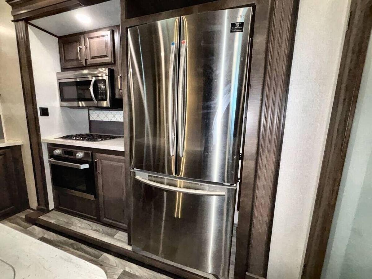 Used 2021 Keystone Alpine 3850RD