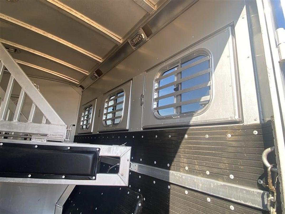 Used 2019 Platinum 3 Horse Trailer with Living Quarters