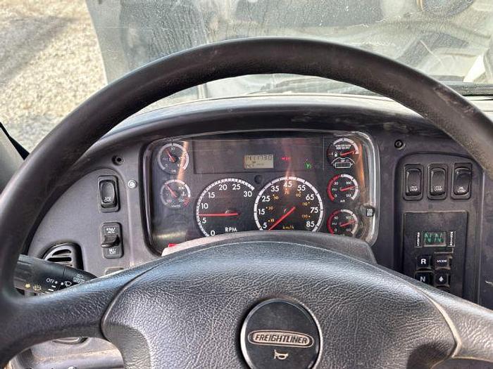 Used 2012 Freightliner M2 106