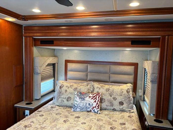 Used 2008 Fleetwood Revolution LE 40E