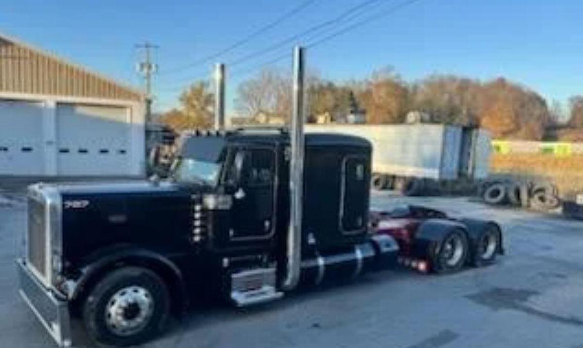 Used 2022 Peterbilt 389 Sleeper Semi Truck