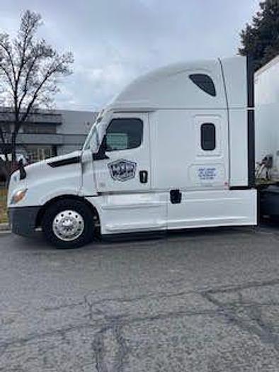 Used 2021 Freightliner PT126SLP