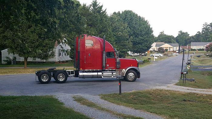 Used 2004 Freightliner Classic XL