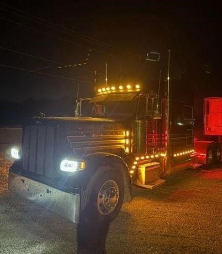 Used 2015 Peterbilt 389 Glider Kit