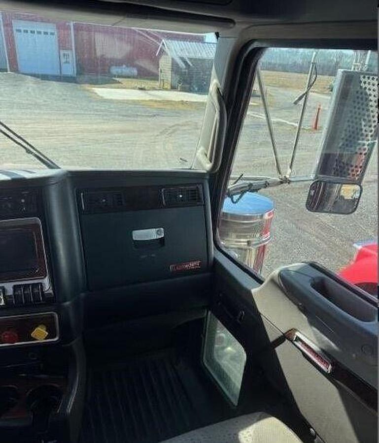 Used 2019 Kenworth T800 Conventional Sleeper Semi