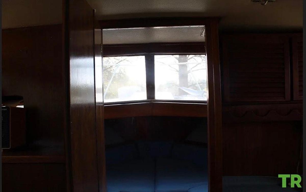 Used 1967 Chris-Craft Commander Classic Cruiser Boat