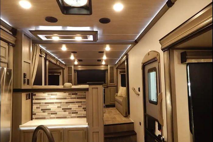 Used 2021 Keystone Montana 3761FL