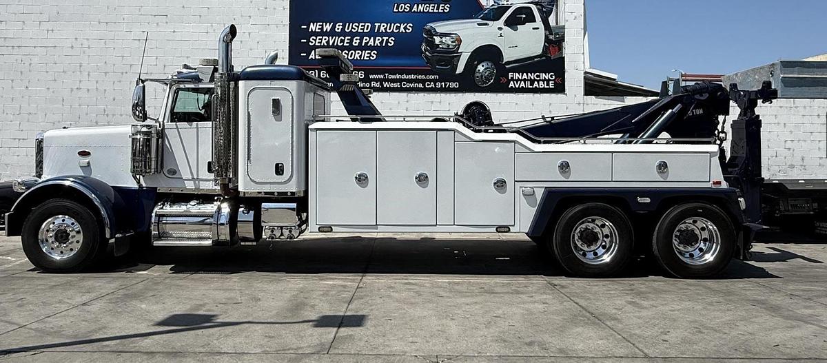 Used 2012 Peterbilt 388 Wrecker Tow Truck