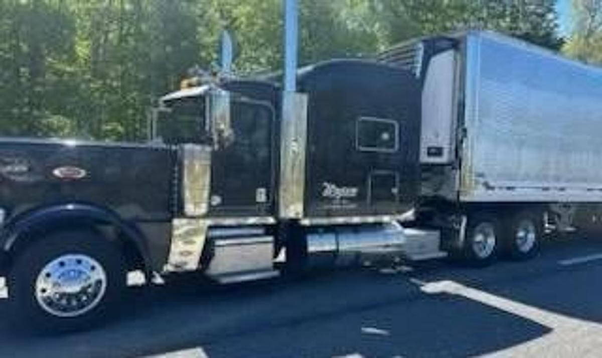 Used 2024 Peterbilt 389 Sleeper Semi Truck