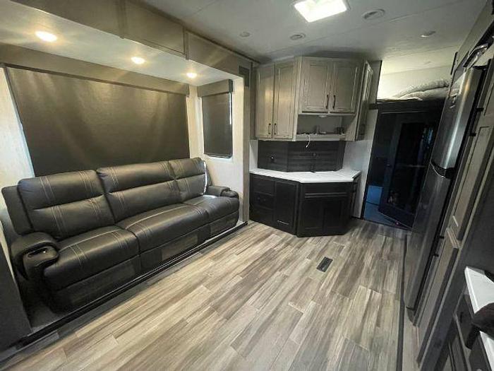 Used 2021 Heartland Road Warrior 291RW