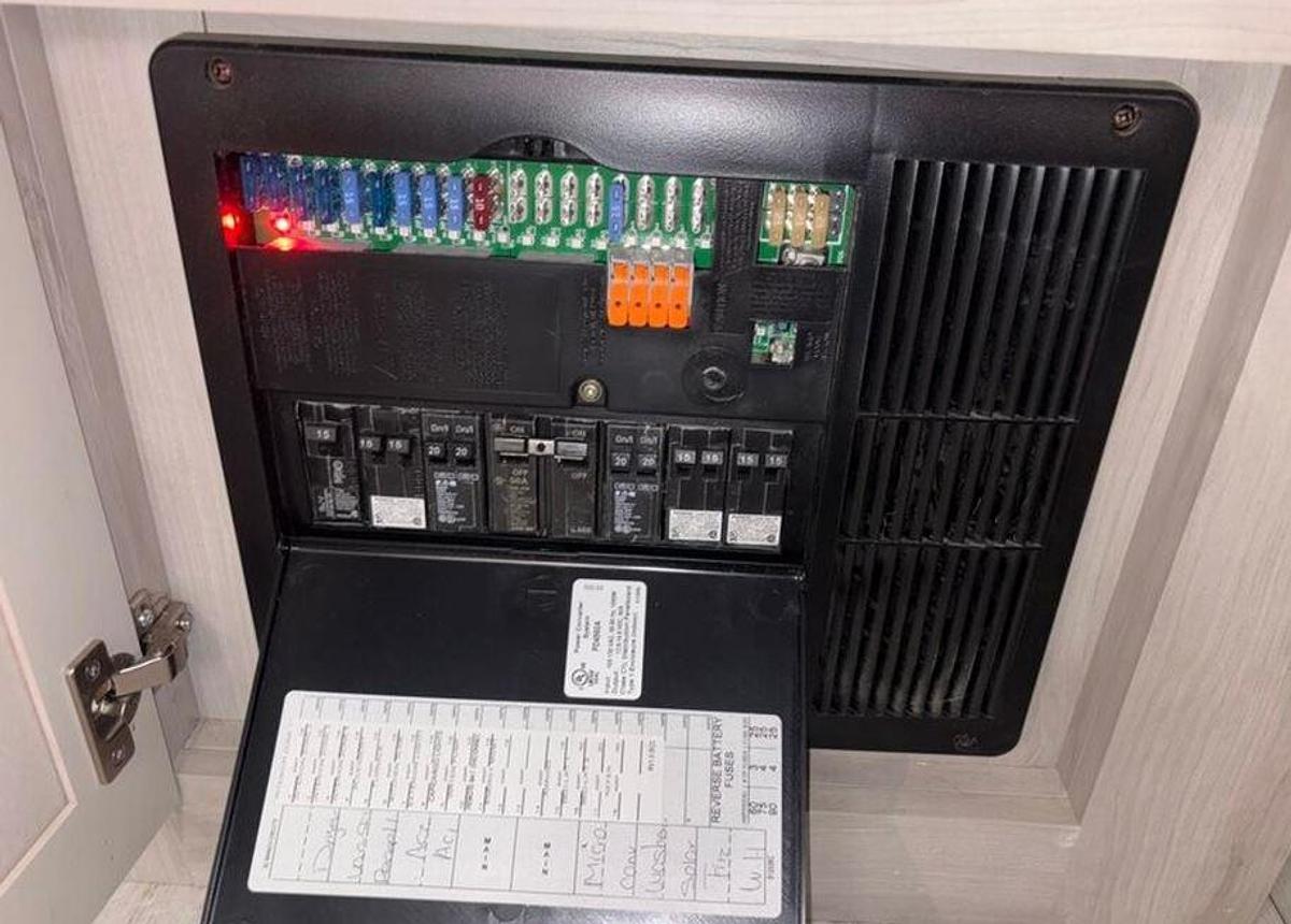 Used 2024 Keystone Montana High Country 377FL Fifth Wheel