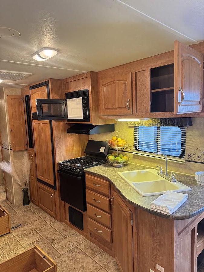 Used 2010 Jayco Eagle 320RLDS Travel Trailer